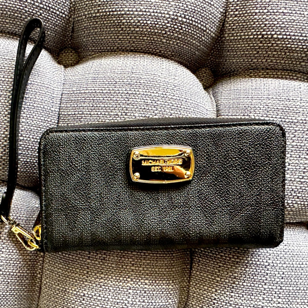 Michael Kors wristlet wallet